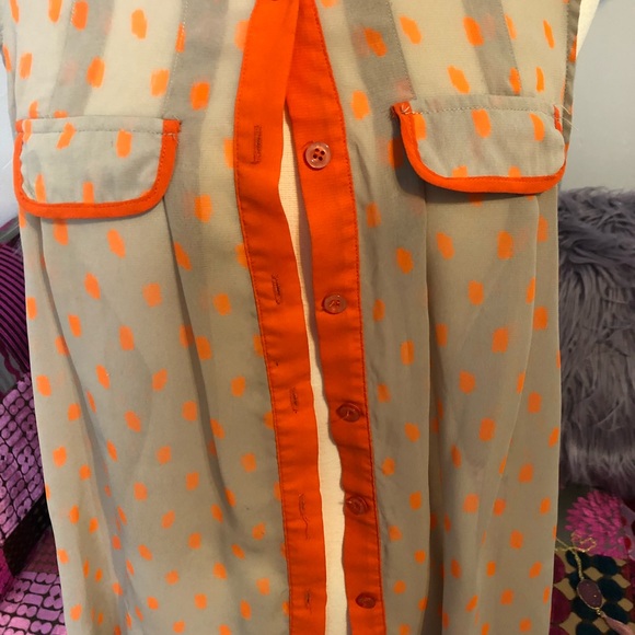 Tan and orange polka dot blouse - Picture 5 of 6